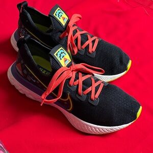Nike React Flyknit size 9 super colorful sneakers!